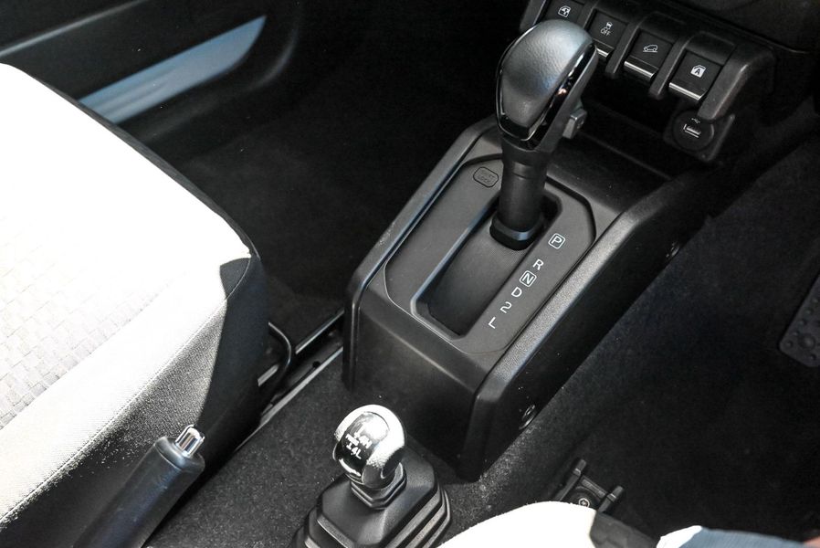 2022 Suzuki Jimny GLX Auto 4x4 Photo 17